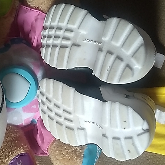 Jordan Trunner Lx (897999-010) - Picture 2 of 6